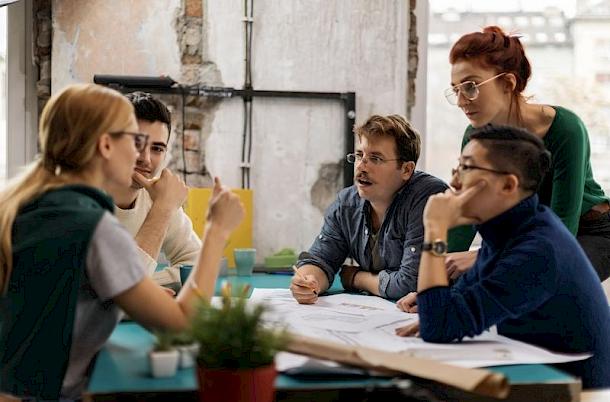 Duales Studium Bauingenieurwesen; Studierende im Praxisunternehmen